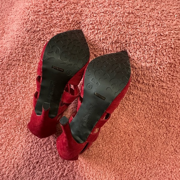 Women’s Heels - Picture 9 of 9